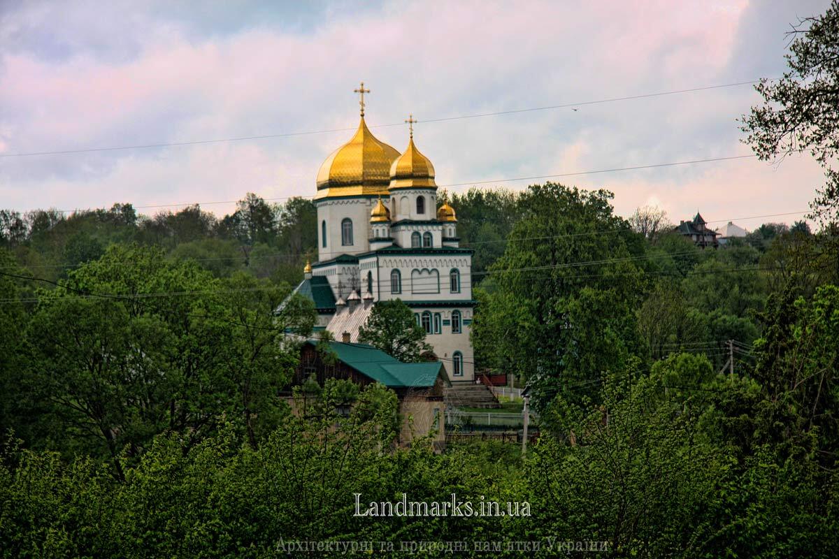 Biserica de lemn cu hramul "Sf. Arhangheli Mihail și Gavriil"
