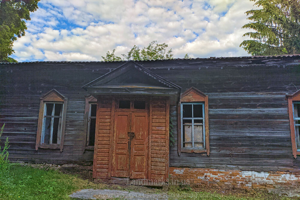 Стара сільська школа в Дігтярівці