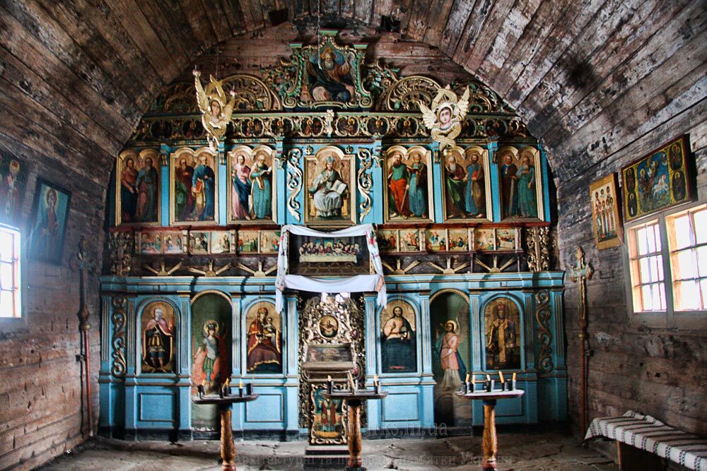 Вівтар Миколаївської церкви, тої що в скансені в Чернівцях