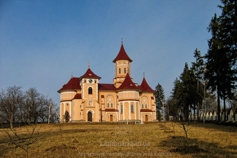 Нова Іллінська церква зведена в румунському стилі належить московській церкві