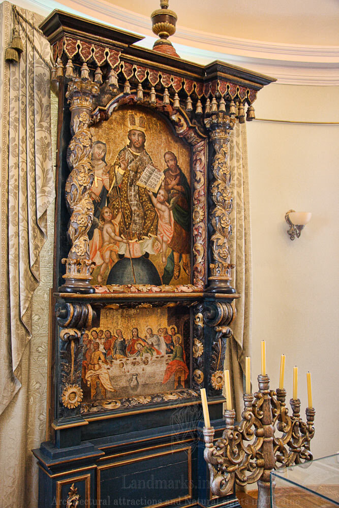 Іконостас домової церкви каплиці Св. Варвари.