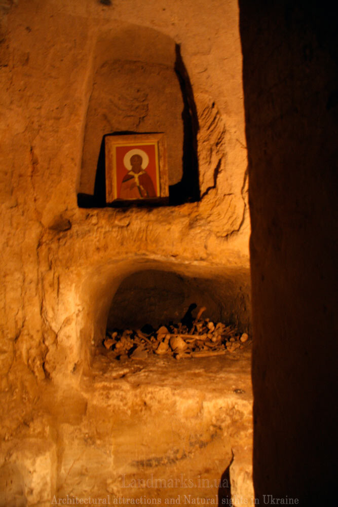 Печери в Чернігові кістки.