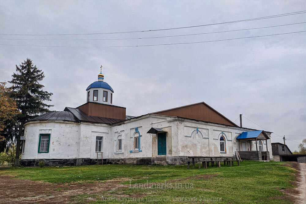 Відроджена трапезна церква св. Параскеви