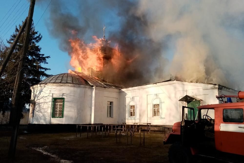 Пожежа у Домницькому монастирі, фото з сторінки "Поліція Чернігівської області"
