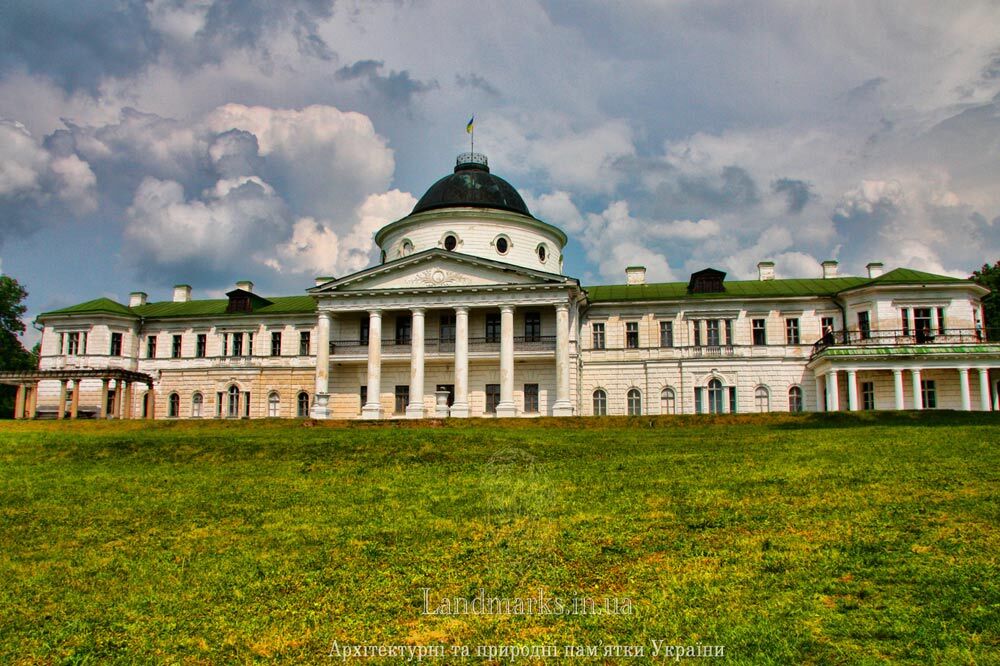 Один з найгарніших палаців Чернігівщини