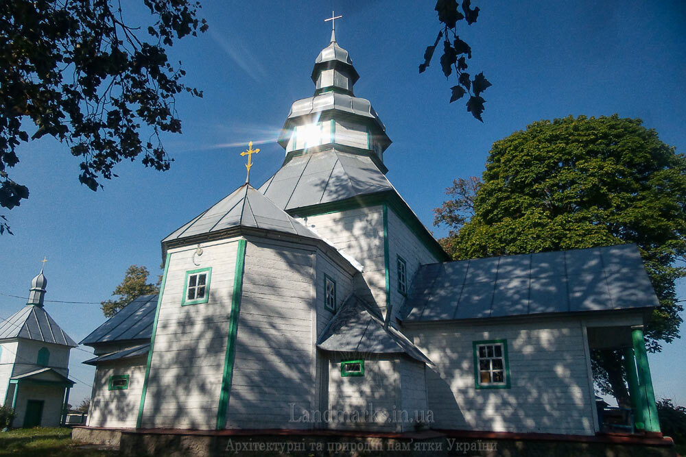 The church in Novyi Bilous is an example of a Chernihiv-Siversk school