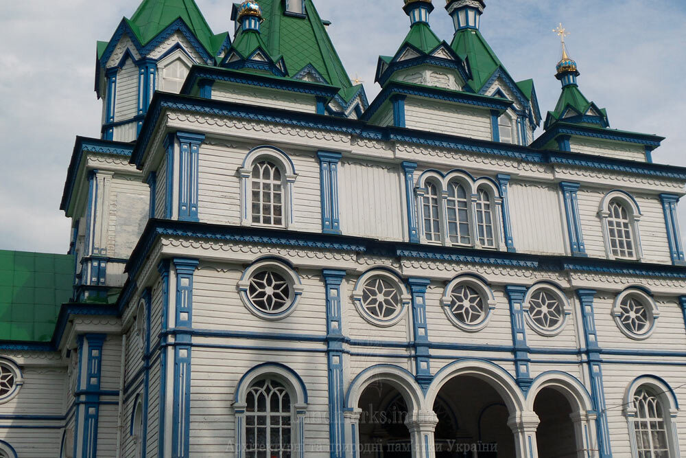 Фасад храму в Сильченково