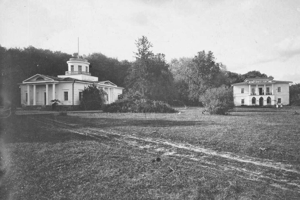 Як виглядав маєток Скоропадських в Тростянці у 1926 році. Фото С. Таранушенка